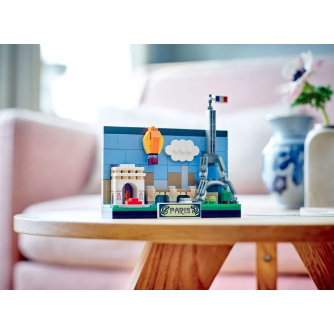 LEGO® Paris Postcard 40568